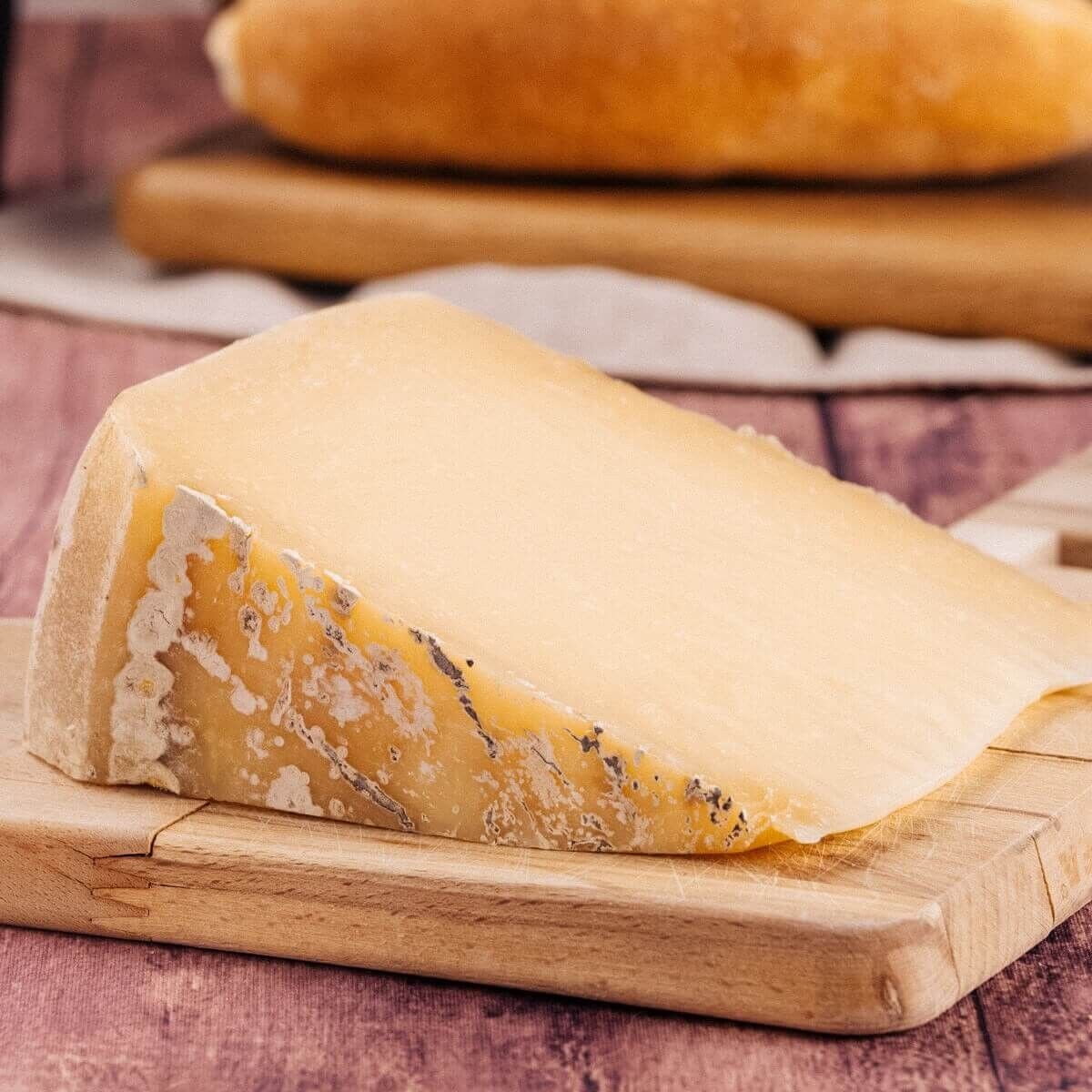 Köyde Gurme Eski Karş Kaşarı