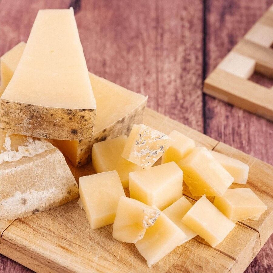 Köyde Gurme Eski Karş Kaşarı